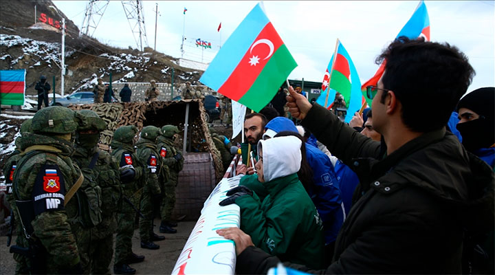 Карабах: Обстановка у Лачинского коридора накаляется. Русские устанавливают палатки