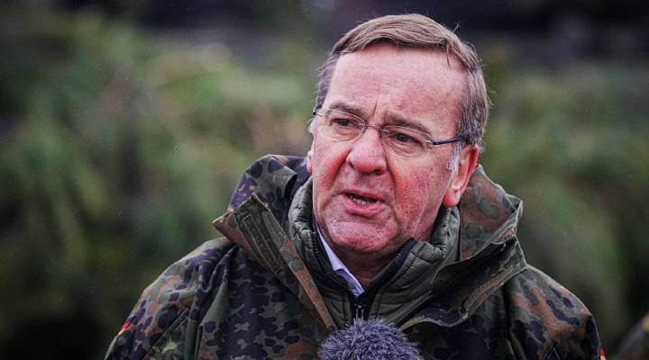 Министр обороны Германии призвал готовиться к войне с Россией