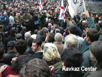 Саакашвили вызвал Шеварднадзе на митинг. В Тбилиси идут сваны