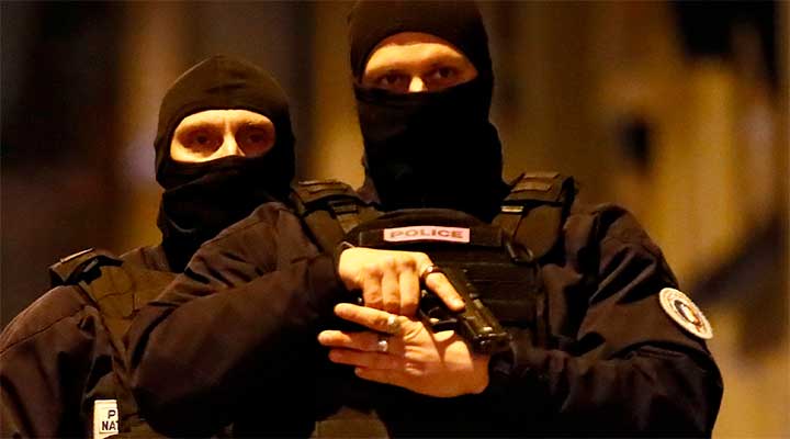Макрон и Дарманен развязали против чеченской общины Франции настоящий террор