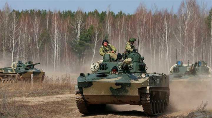 Россия перебрасывает в оккупированные области Донбасса военную технику и горючее