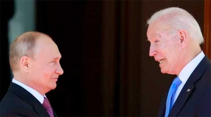 Байден пригрозил Путину невиданными санкциями и предрек России катастрофу
