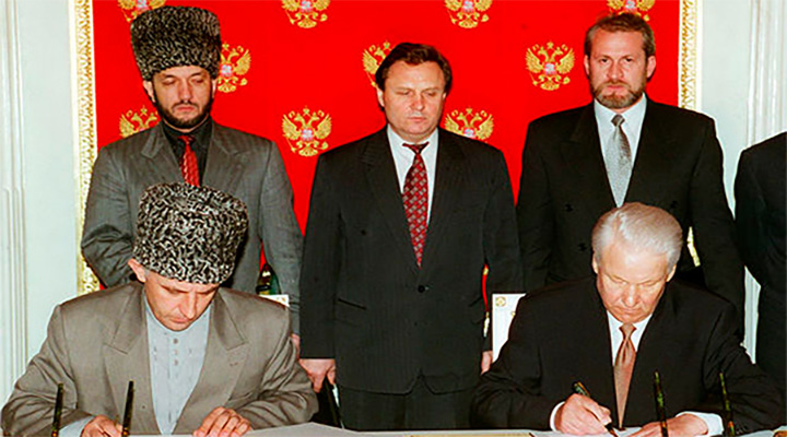 ЗНАЙ СВОЮ ИСТОРИЮ. 25 лет назад был подписан мирный договор между ЧРИ и Россией