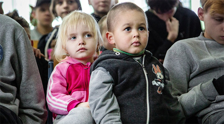 На глазах всего мира Россия массово похищает украинских детей. Мир молча наблюдает