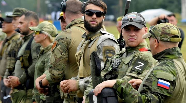 В России создаются десятки частных вооруженных банд. Путин пошел в разнос от страха