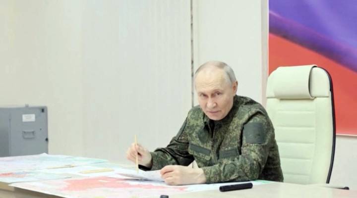 Путин потребовал от украинцев сложить оружие и сдаться в плен